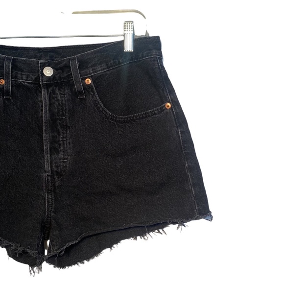 Levi’s Women’s Black 501 Frayed High Waisted Shorts Size 30 - Picture 3 of 11